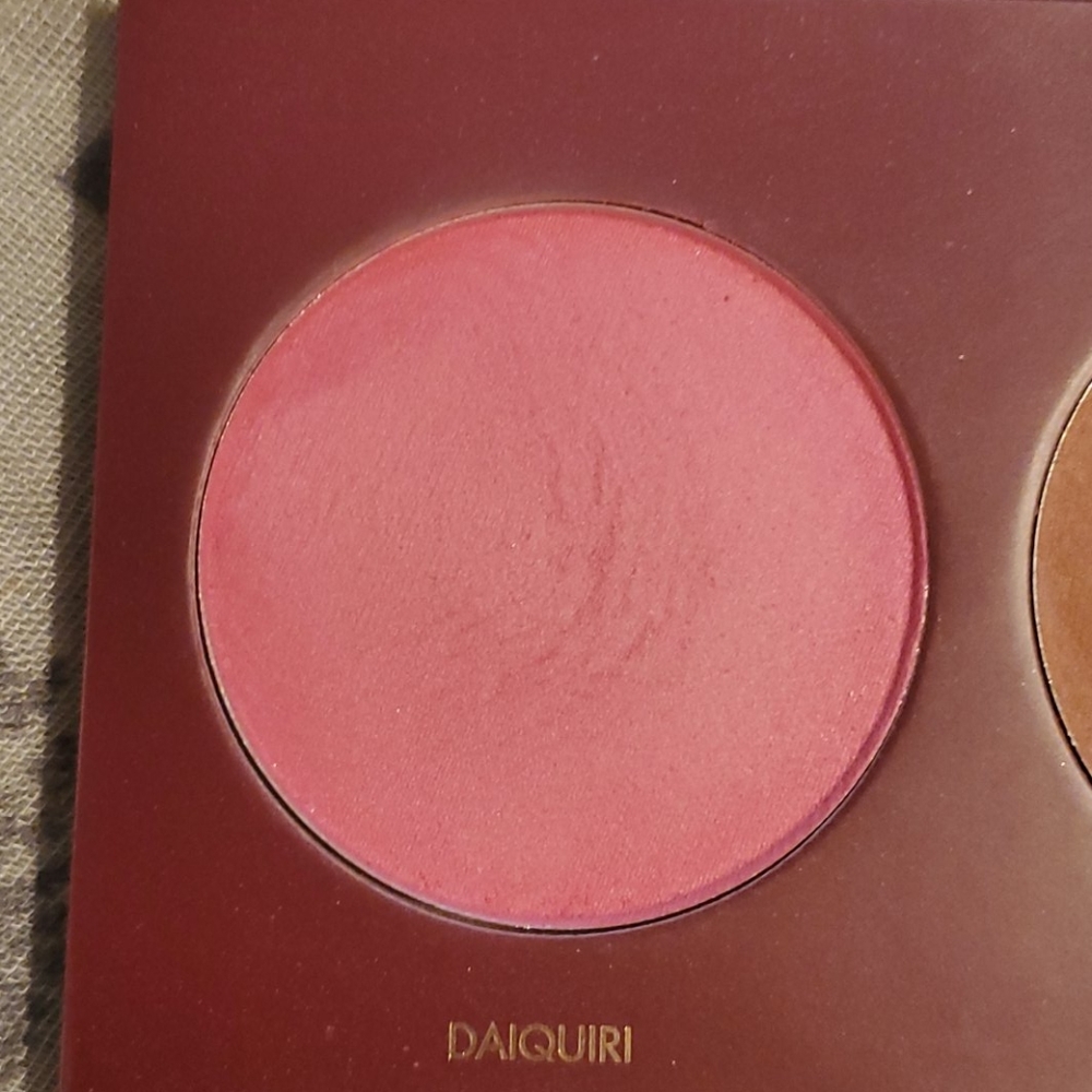 Makeup - Picture 4 of 5